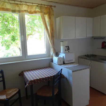 بيت للعطل Kleines Mit Garten Und Grill In Garitz