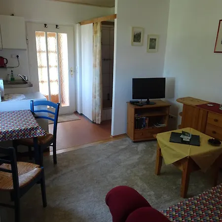 Kleines Mit Garten Und Grill In Garitz بيت للعطل *