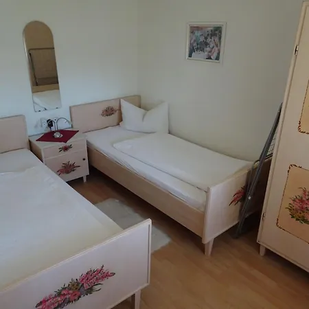 Kleines Mit Garten Und Grill In Garitz بيت للعطل سيئة كيسينجين