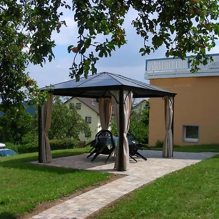 Kleines Mit Garten Und Grill In Garitz سيئة كيسينجين