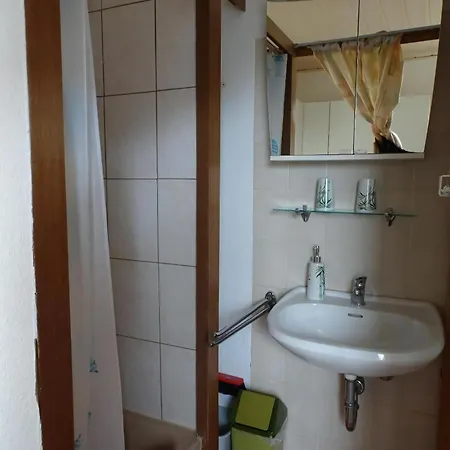 Kleines Mit Garten Und Grill In Garitz بيت للعطل